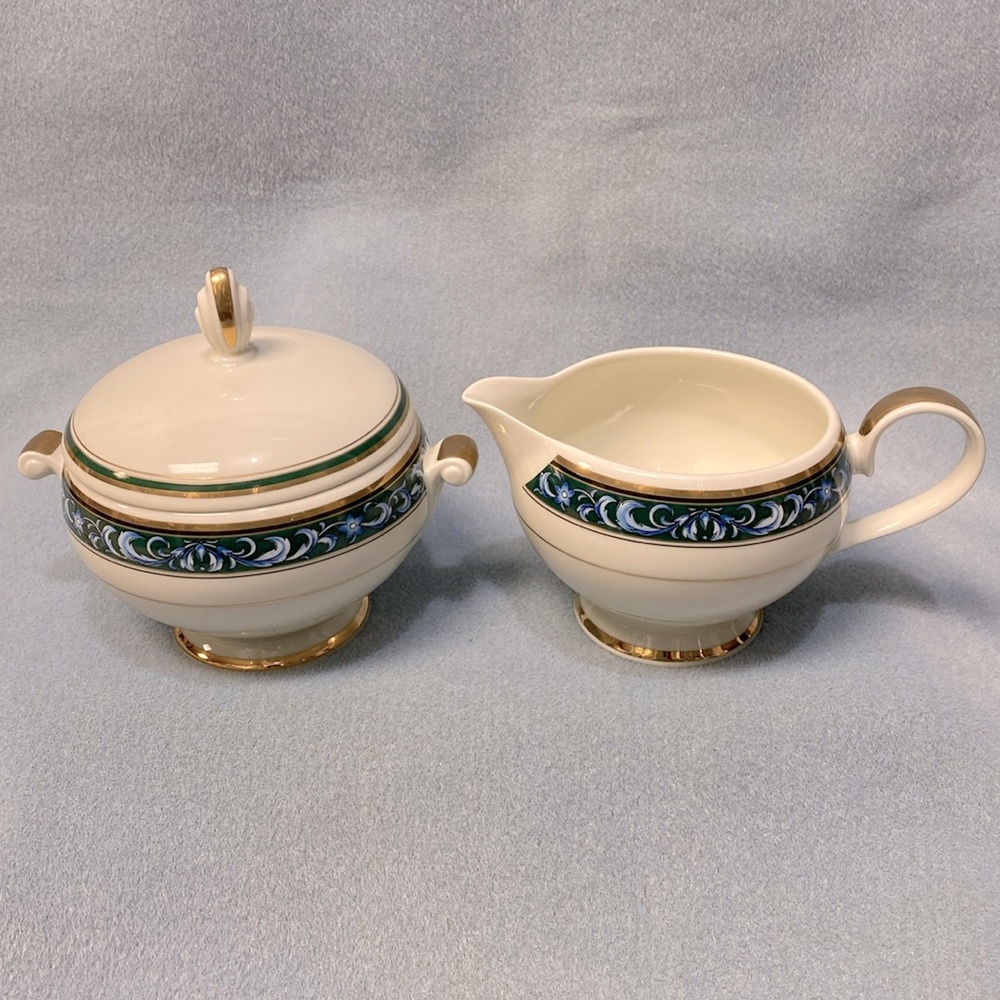 MIKASA AUBUSSON Lidded Sugar and Creamer Set